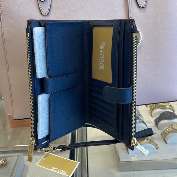 MICHAEL KORS LARGE DOUBLE ZIP WRISTLET WALLET PHONE CASE 
Navy 
NWT - Picture 9 of 16